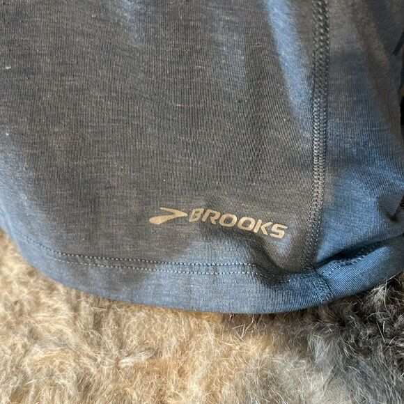 Brooks racerback top M (6033) - Picture 2 of 6